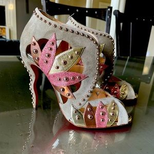 Christian louboutin venecage suede taupe pink studded peep toe sz 38.5